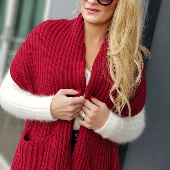 CASUAL DOLLZ Knit Scarf with Pockets -Muffler - Picture 3 of 5